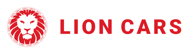 Lion Cars-ի լոգոտիպը՝ կարմիր առյուծի գլուխ կլոր շրջանակում և LION CARS անվանումը